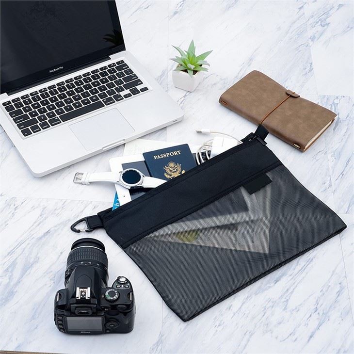 minimalist makeup bag